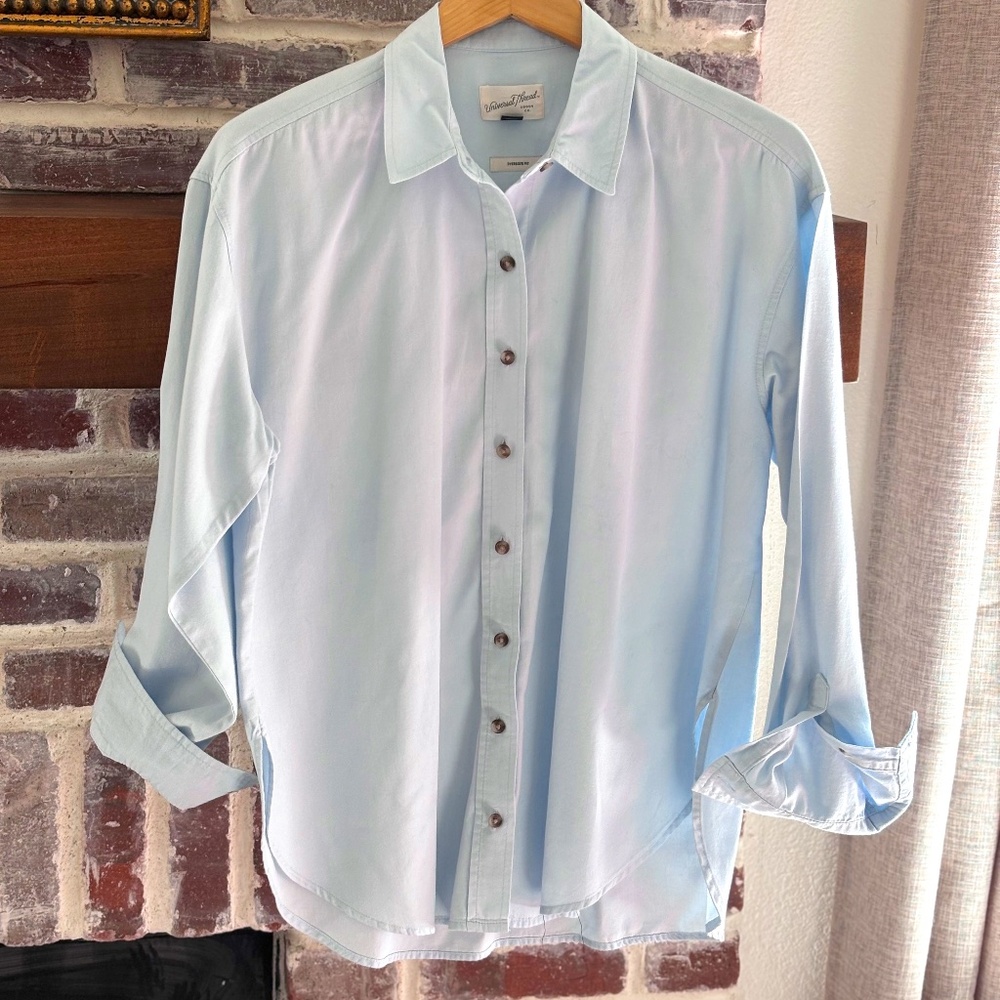 Universal Thread ~ sky blue, button up shirt, Excellent Condition!